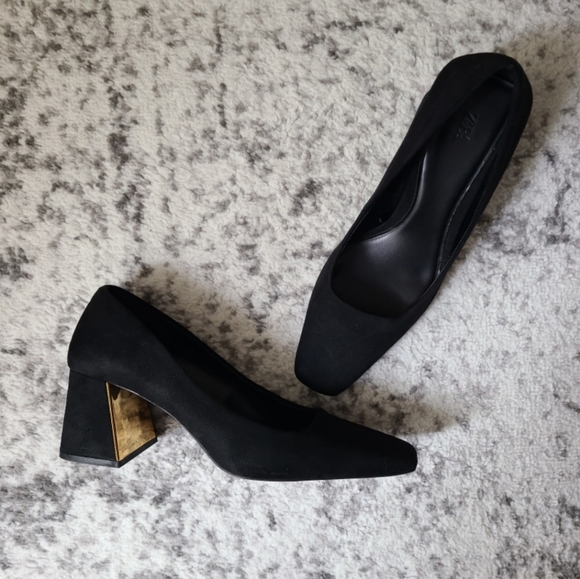 Heels - Picture 4 of 6